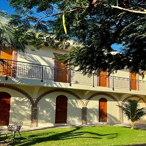 Aparta Yamilí Apartahotel
